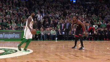 斯帕伊奇庆祝足协杯夺冠：为奖杯感到自豪，更为球队感到骄傲（斯帕伊奇欢庆足协杯封王：奖杯值得自豪，球队更令他骄傲）