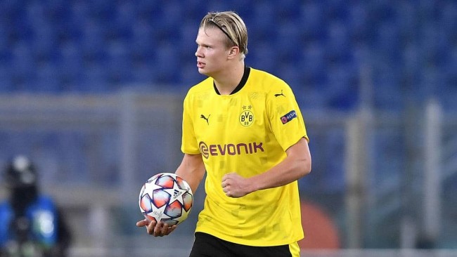 曼联最青睐的中场引援目标身价或将超过1亿英镑。（曼联看中的中场标价或将破亿英镑）