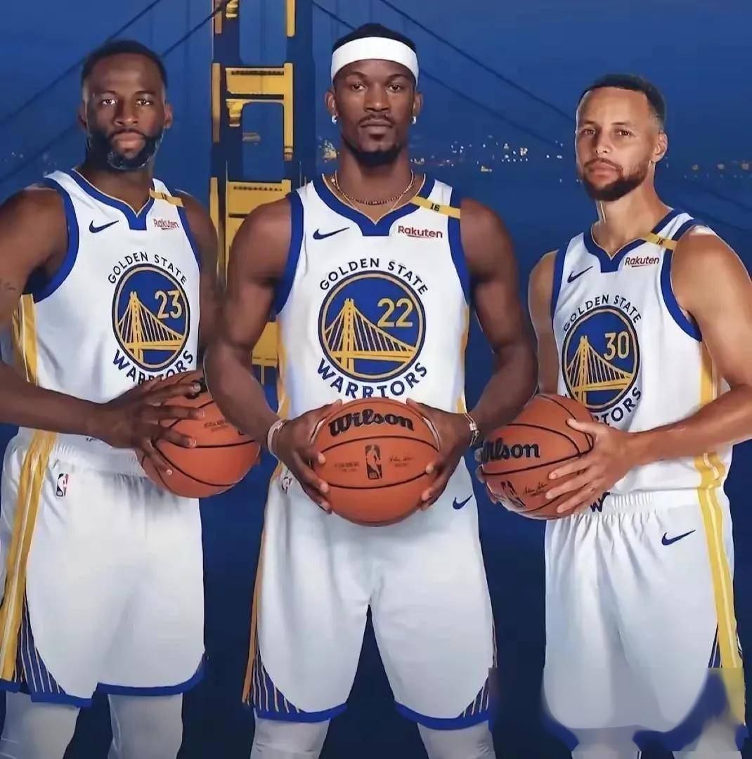 彻底打嗨了！杰曼迎着防守再中三分打停辽宁 疯狂抖肩庆祝（状态爆棚！杰曼顶着防守再飙三分打停辽宁，狂摇肩庆祝）