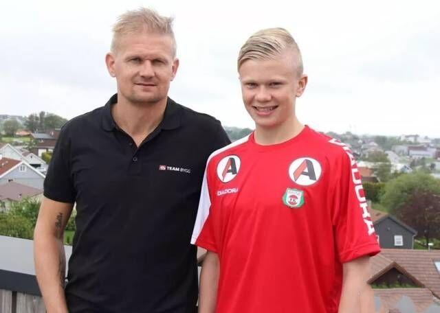 穆雷：这场比赛打得真久&真的非常激烈 尤其是内线对抗（穆雷：这场比赛时间很长、强度极高，内线对抗尤为激烈）