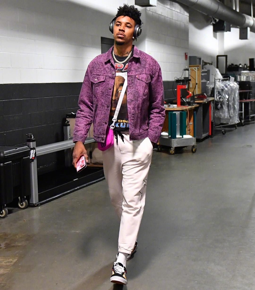 双状元64分双杀掘金！浓眉31+9对决约基奇 弗拉格33分准三双拒逆转（状元双核合砍64分再擒掘金！浓眉31+9硬碰约基奇，弗拉格33分准三双挡住反扑）