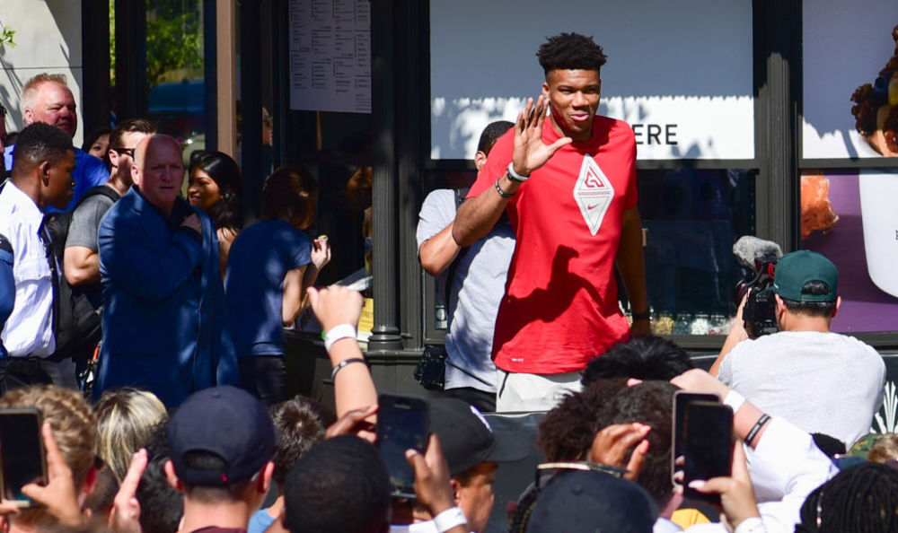 申花vs神户：米内罗、特谢拉首发，吴曦、马纳法出战（申花战神户：米内罗、特谢拉先发，吴曦与马纳法登场）