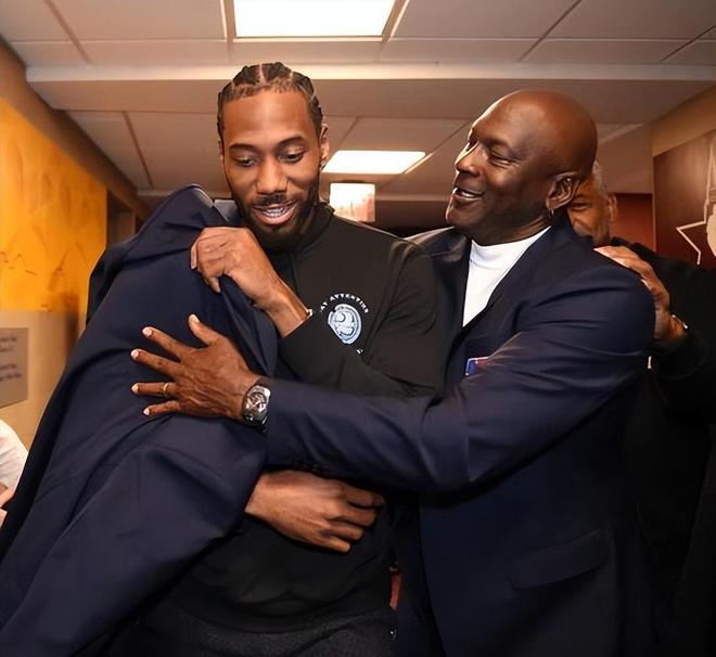 记者报道苏亚雷斯即将续约迈阿密国际一年！继续跟梅西当队友！（苏亚雷斯将与迈阿密国际续约一年，继续与梅西当队友！）