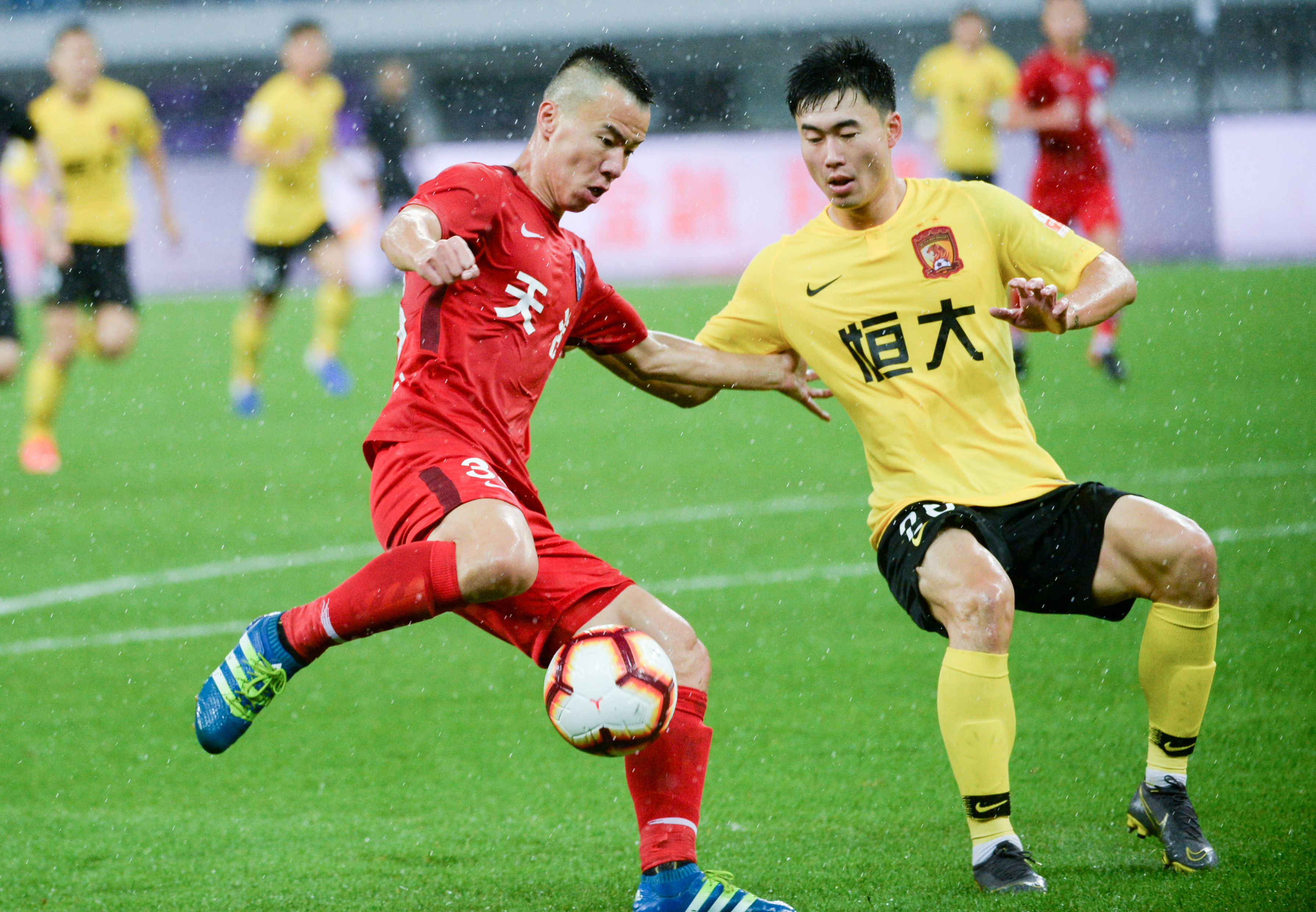 泰州主帅：苏超开赛阶段曾在凌晨接到愤怒球迷打来的质问电话（泰州主帅称苏超初期曾深夜接到愤怒球迷质问来电）