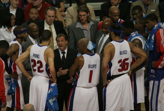 效率不错！余嘉豪9中6贡献13分3篮板助队取得二连胜（余嘉豪9投6中高效拿下13分3篮板，助球队迎来两连胜）