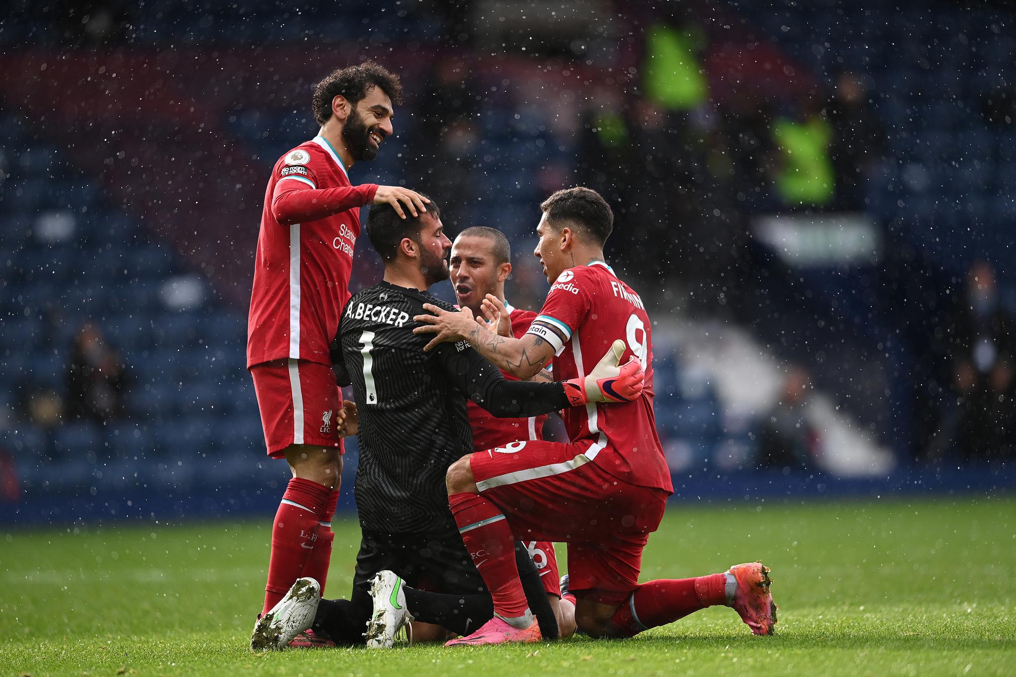 雷霆克星！马刺双杀雷霆豪取7连胜，文班亚马真能率领圣城重塑荣光吗？（马刺两胜雷霆豪取七连胜，文班亚马能否引领圣城再现辉煌？）