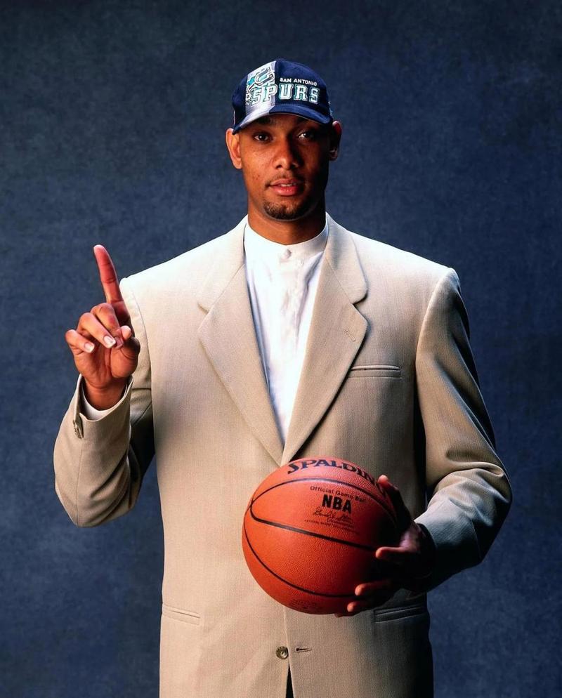 世欧预半场：比利吉亚建功，罗马尼亚暂1-0波黑（欧洲预选赛半场：比利吉亚破门，罗马尼亚暂以1-0领先波黑）