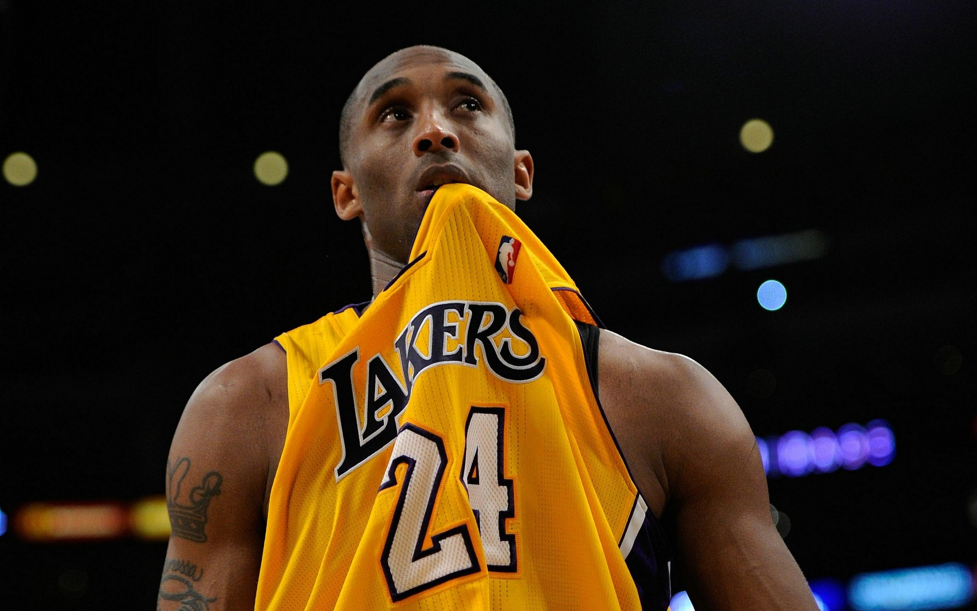 哈维-西蒙斯在切尔西官宣哈托评论区留言：我宝❤️（哈维-西蒙斯现身切尔西哈托官宣帖：留言“我宝”❤️）