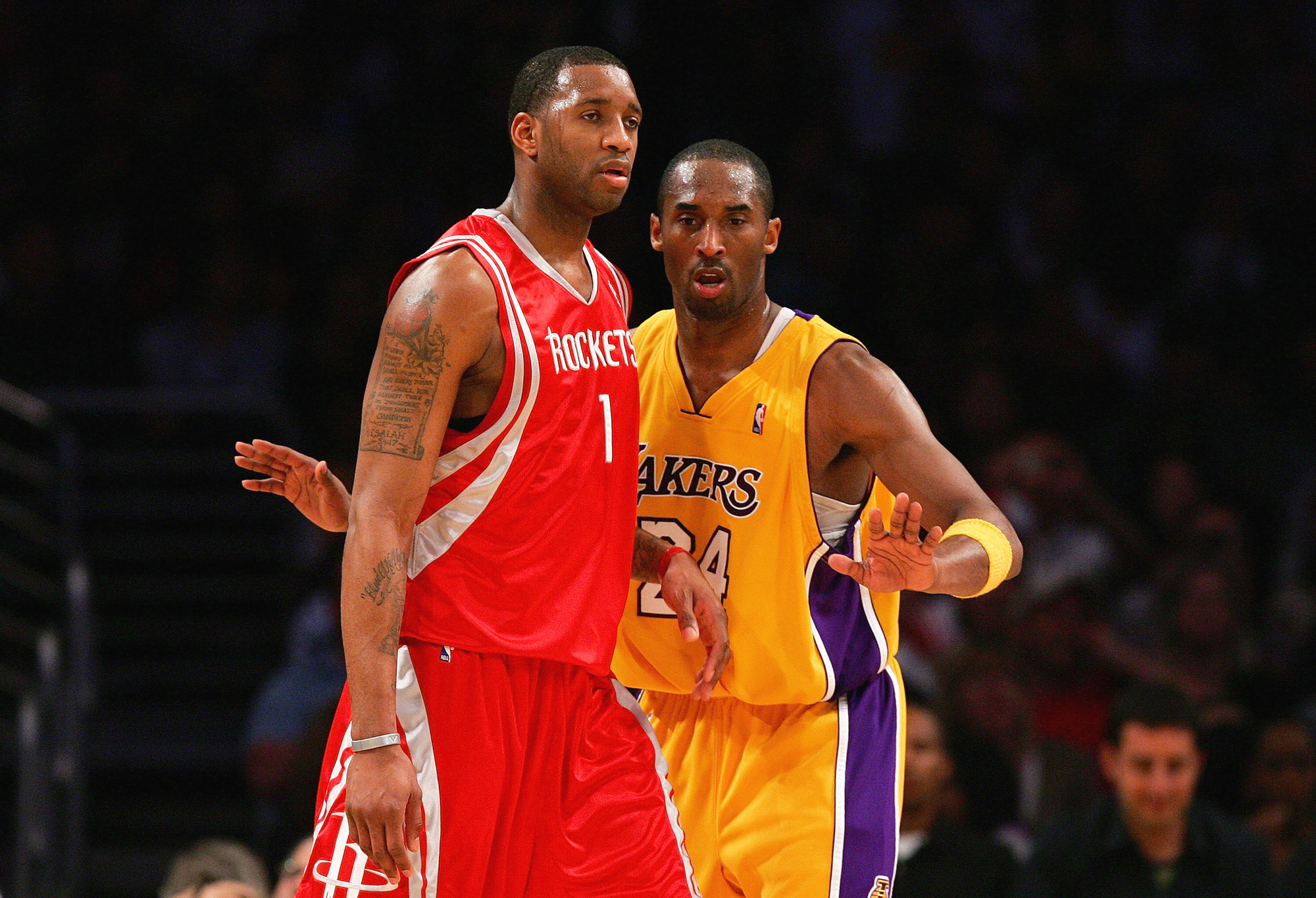 球队首分！艾顿篮下接球转身抛投命中（球队开张！艾顿篮下接球转身抛投得手）