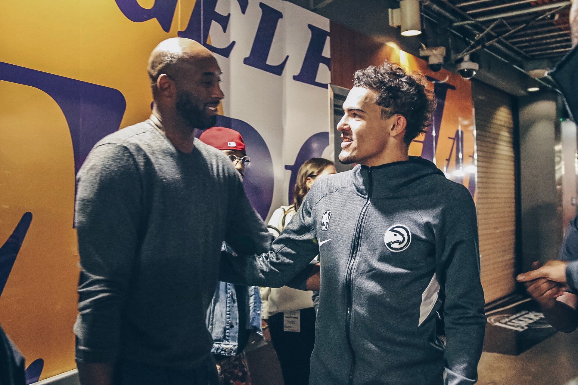 记者：巴萨应将内马尔天价转会费进行长线投资，但被瞬间挥霍（记者：巴萨本可将内马尔天价转会收入用于长期布局，却被迅速花光）