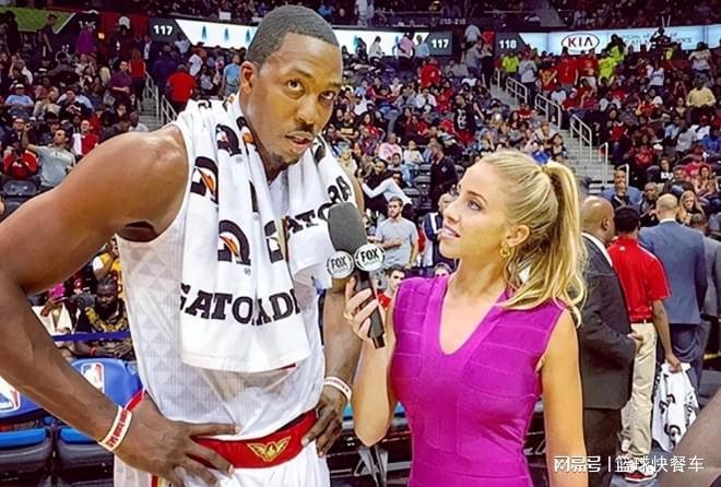 每体：费尔明出席家乡的巴萨及个人球迷协会成立活动，为球迷签名（每体：费尔明回到家乡见证巴萨与个人球迷会成立，亲为球迷签名）