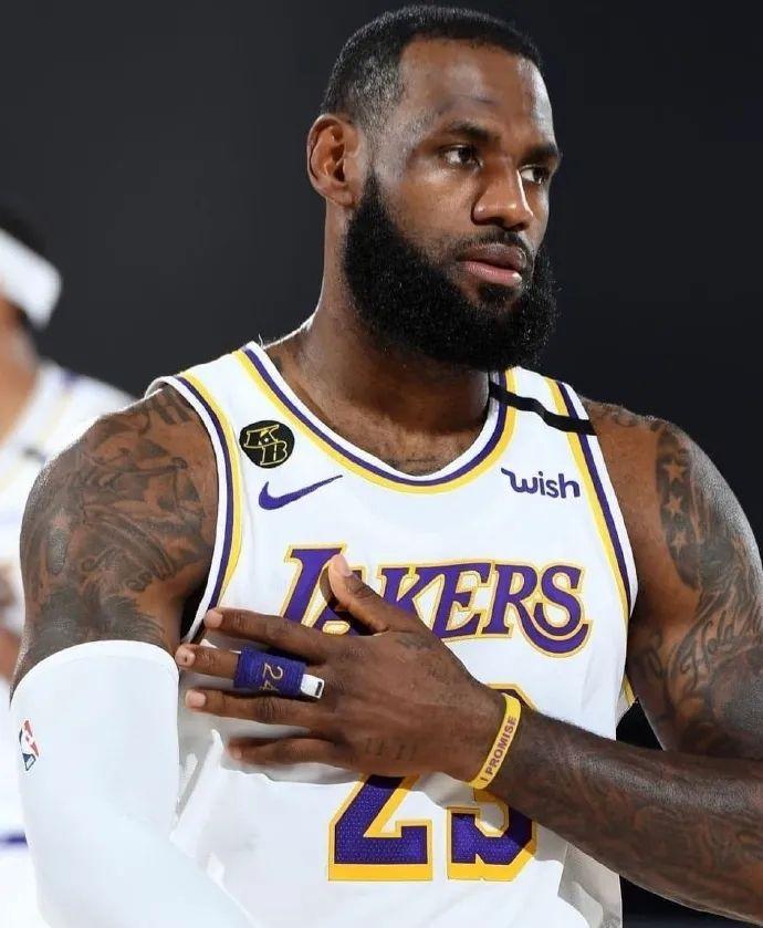 体坛记者：瓦科去留可能性相同，有西亚、东南亚球队有意签他（体坛记者：瓦科去留五五开，西亚与东南亚球队有意引进）