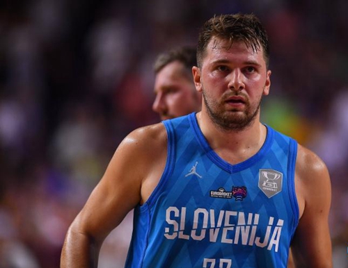 邓弗里斯：老图拉姆是我的偶像；生涯早期我不是最出色的球员（邓弗里斯：老图拉姆是我的榜样，职业起步时期我并不出众）