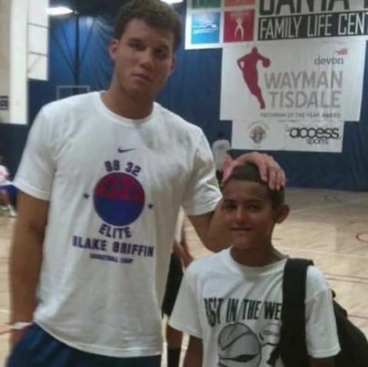 鲍尔半场三分9中7砍下21分8助攻，继15年库里后首人（鲍尔半场三分9投7中砍下21分8助攻，成自2015年库里以来首位达成者）