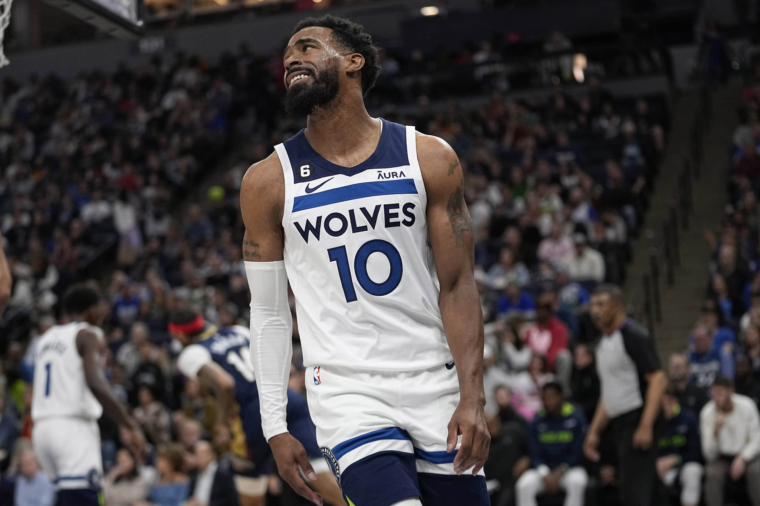 火箭官方大胜湖人集锦：杜兰特25分力压詹姆斯 阿门爆发轰26+7+5（火箭官方发布大胜湖人集锦：杜兰特砍25分压过詹姆斯，阿门爆发轰下26+7+5）