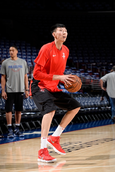 重穿球鞋，前皇马后卫科恩特朗准备参加国王联赛（前皇马后卫科恩特朗复出，将出战国王联赛）