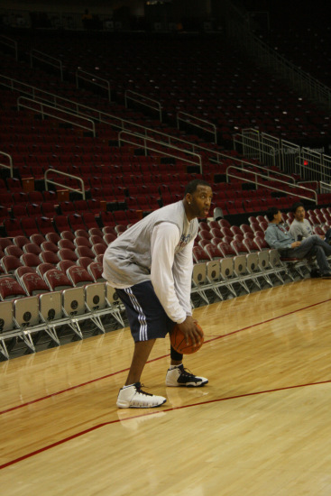 火箭以117：98大胜太阳，杜兰特28分，阿门31分，史密斯16分，全队十胜五负，西部第三。（火箭117-98击败太阳：阿门31分、杜兰特28分、史密斯16分，战绩10胜5负，西部第三）