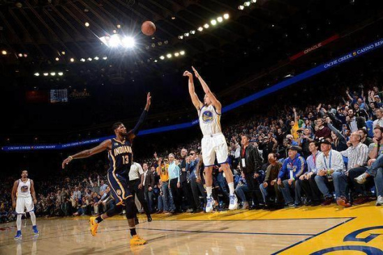 亚冠生死战！布里兰主场绞杀江原FC，8球神锋破局（亚冠生死局！布里兰主场强压江原FC，8球锋霸打破僵局）