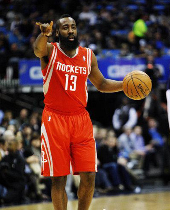 巴恩斯18中6仅拿13分5板4助2断，正负值-20最低，篮球赛场上的挑战与突破（巴恩斯18投6中仅13分5板4助2断，正负值-20全场最低：赛场困局与突围）