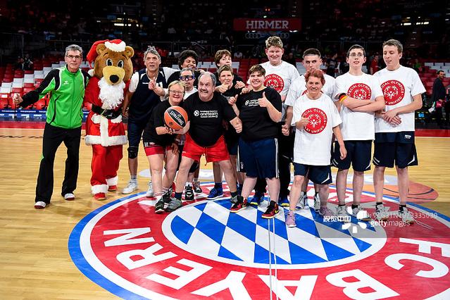 斯图加特3-2逆转奥格斯堡，昂达夫双响，米特尔施泰特点射（昂达夫梅开二度，米特尔施泰特点球建功，斯图加特3-2翻盘奥格斯堡）