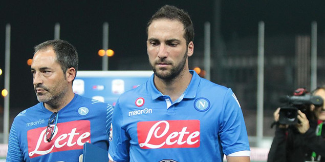 杨瀚森现场观战林葳，开拓者官方晒两人合影握手微笑交流视频（杨瀚森现身观战林葳，开拓者官方晒出两人同框握手微笑互动视频）