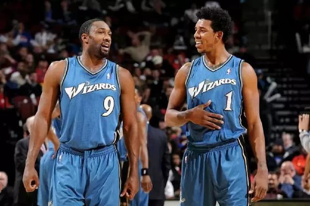 布伦森14分＆唐斯6分，尼克斯次节37分反超比分（尼克斯次节轰下37分完成反超，布伦森14分唐斯仅6分）