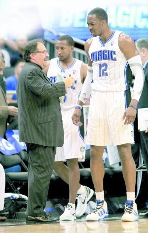 篮球火箭遭遇四连败，主帅承认防守有问题（火箭四连败，主帅承认防守不力）