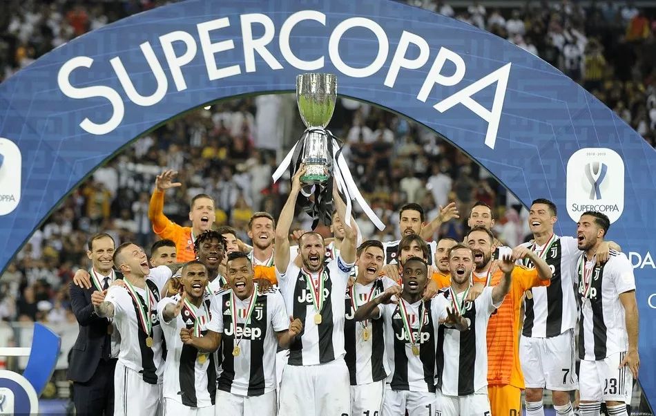 WTT总决赛：王曼昱4-2战胜张本美和，晋级八强（WTT总决赛：王曼昱4比2力克张本美和，挺进八强）