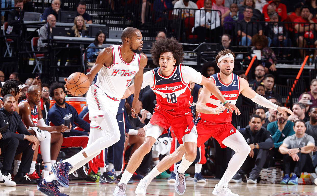 东体：特维斯在申花时训练都由自己决定，波耶特控制不了球队（东体：特维斯在申花自主安排训练，波耶特难以掌控球队）