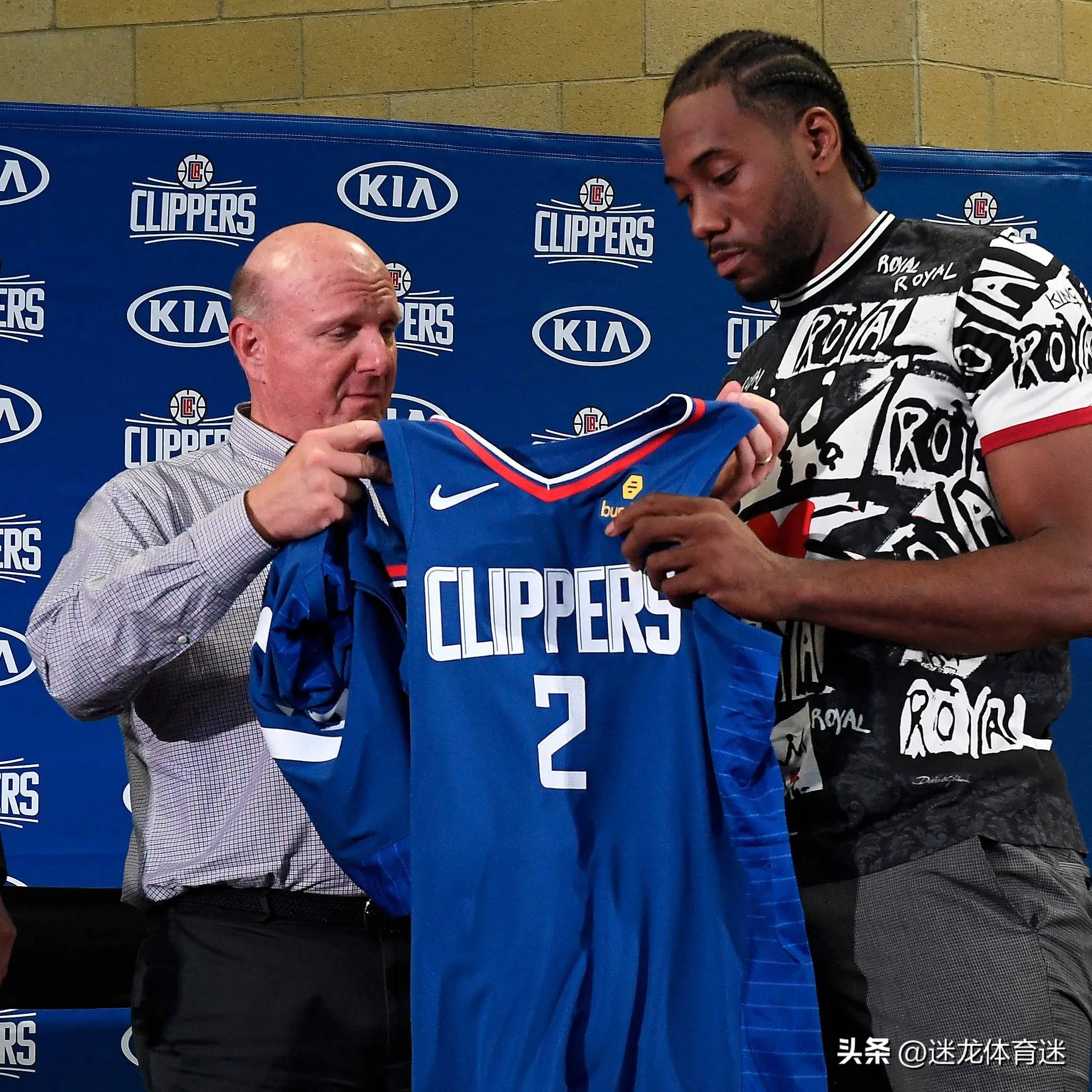 英超官方：经过VAR确认，萨利巴同巴里接触不足以判罚点球（英超官方：VAR复核后认定，萨利巴与巴里接触不构成点球）