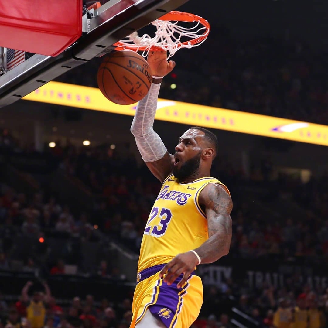 沙特联半场：莫克瓦纳造点+进球，哈森姆2-1拉斯永恒（沙特联半场战报：莫克瓦纳造点并破门，哈森姆暂以2-1领先拉斯永恒）