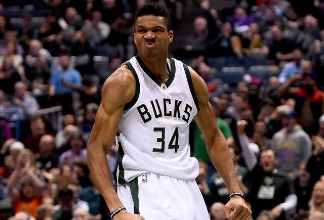 希望没事啊！浓眉右腿不适 目前已返回更衣室（希望无大碍！浓眉右腿不适，已返回更衣室）